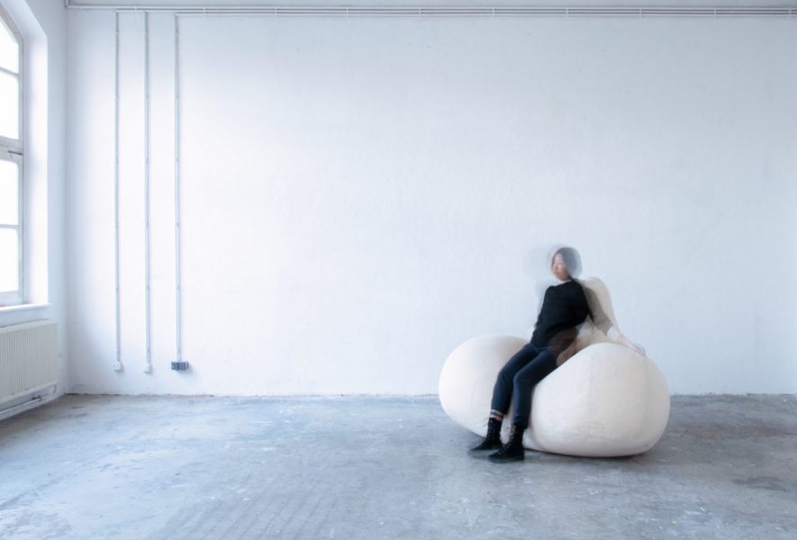 Ein bequemer Hoden (a comfortable testicle), cotton and polyester balls, 165 x 120 x 150 cm, 2020